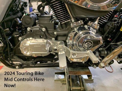 HHI 2024 Touring Bikes Mid Controls
